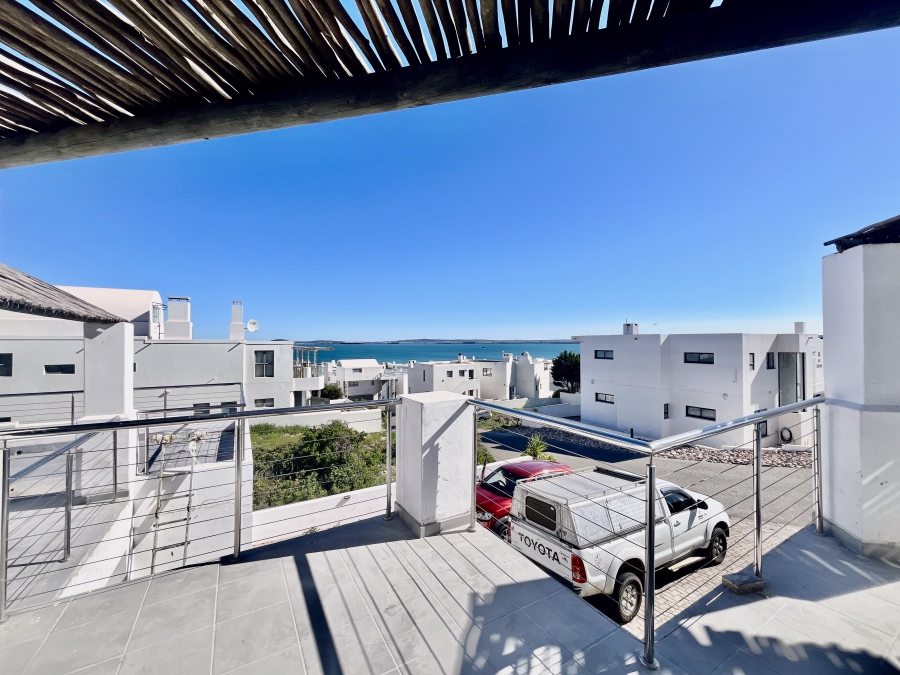 To Let 5 Bedroom Property for Rent in Paradise Beach Western Cape